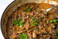 Rich & Creamy One-Pot Vegan Mushroom Stroganoff