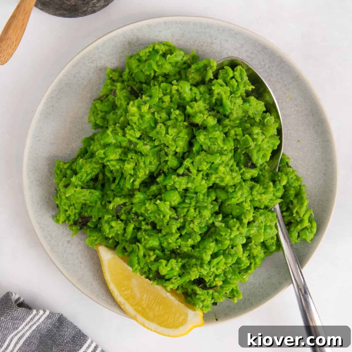 Freshly mashed peas with basil, ready to be served as a side dish.