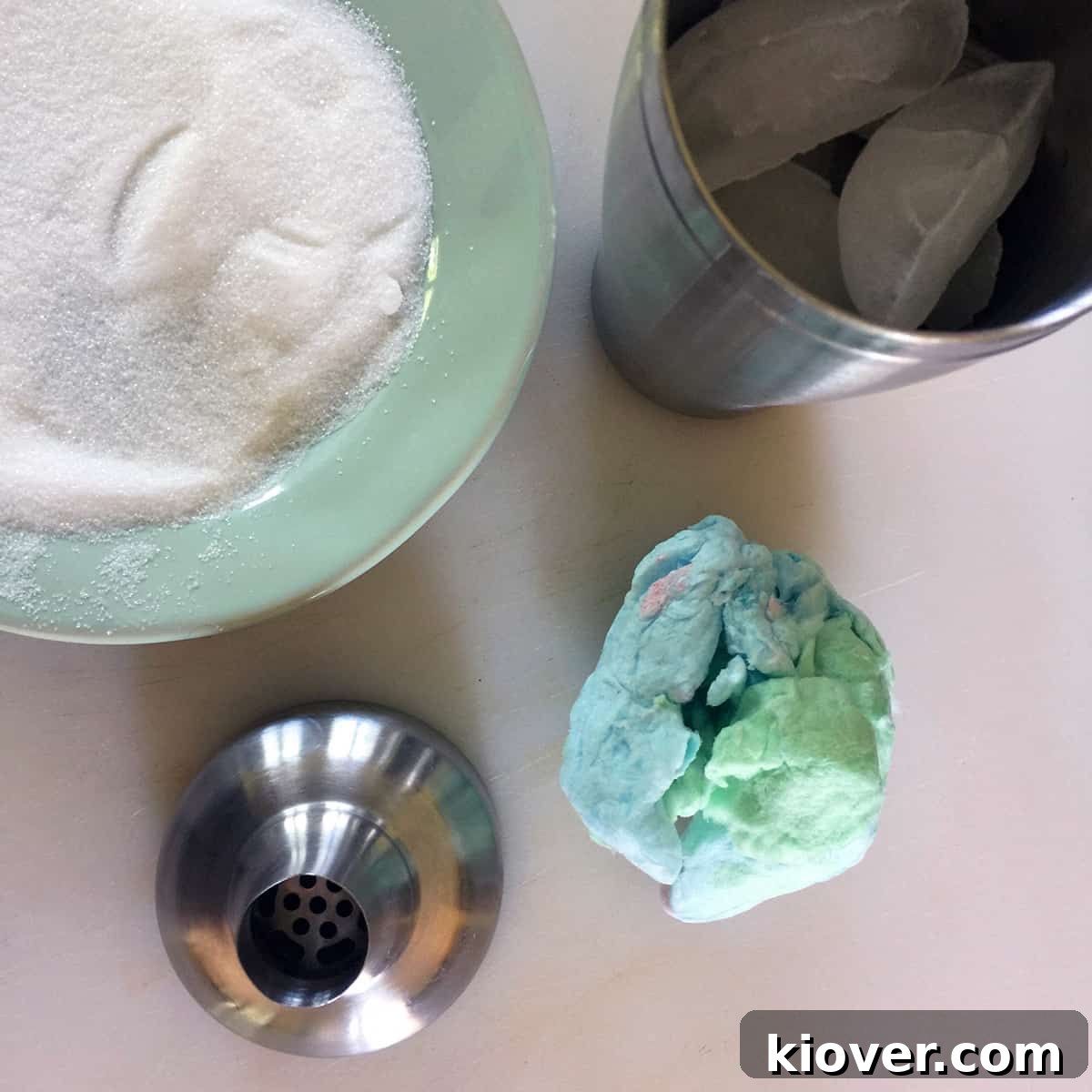 Cotton candy and a shaker.