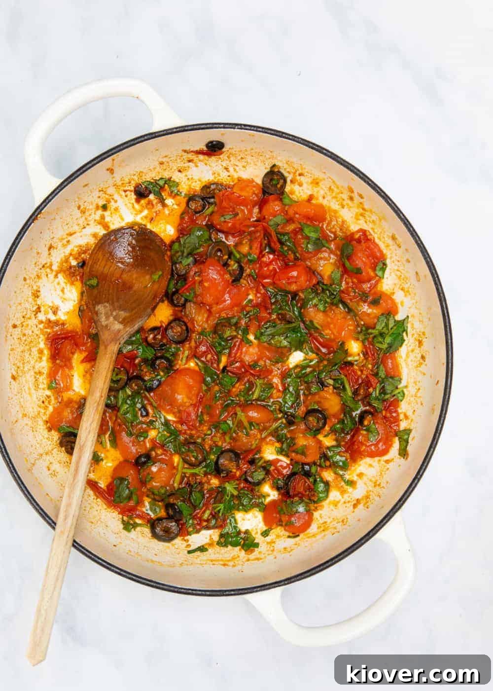 Instant Inferno Pasta 3 A steaming bowl of 10 Minute Spicy Pasta Sauce, garnished with fresh basil, showcasing its vibrant color and inviting texture.
