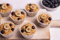 Moist Banana Oatmeal Muffins with Cinnamon and Walnuts