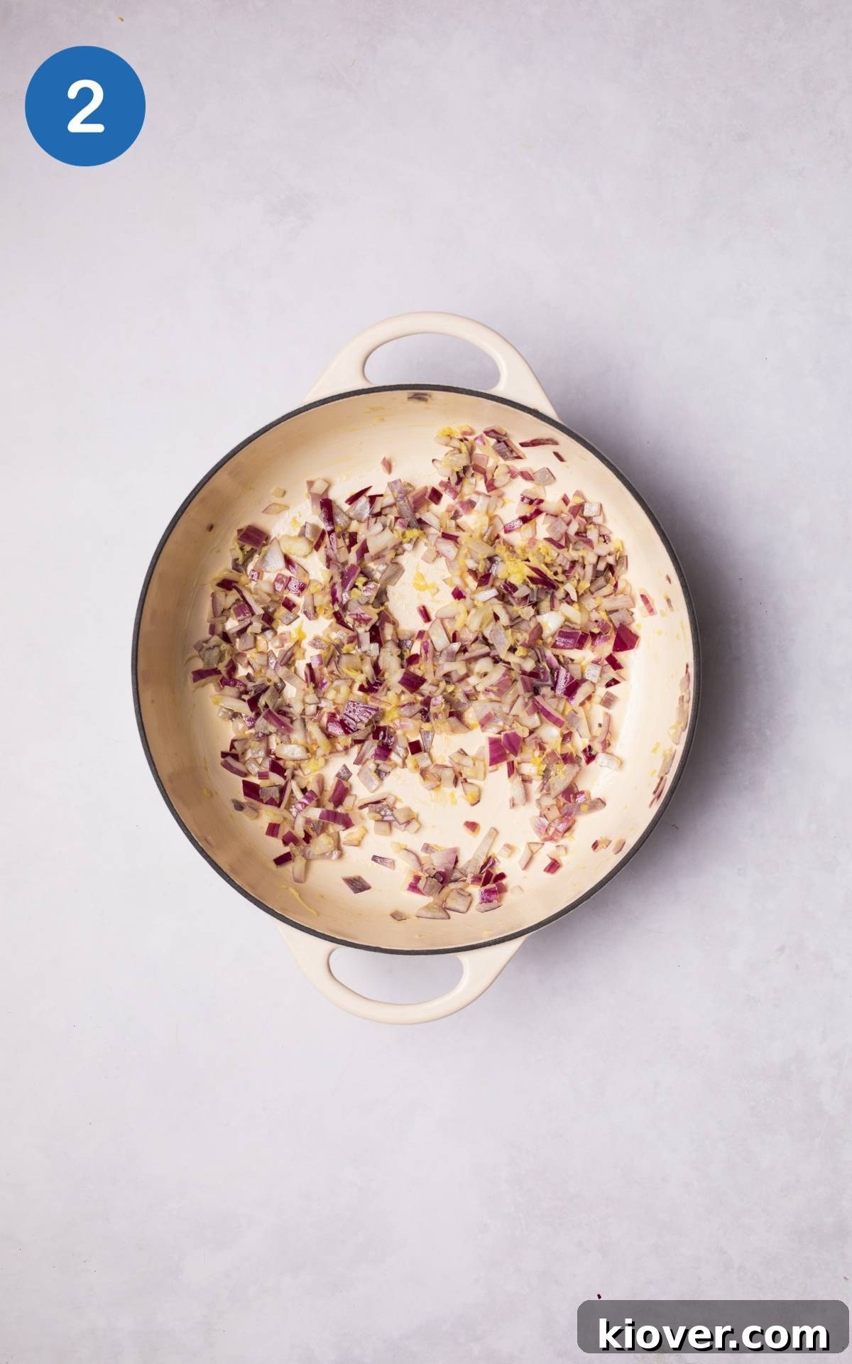 Classic Creamy Split Pea Soup Recipe for Cozy Meals 5 Frying garlic, onion and ginger in a large pot.