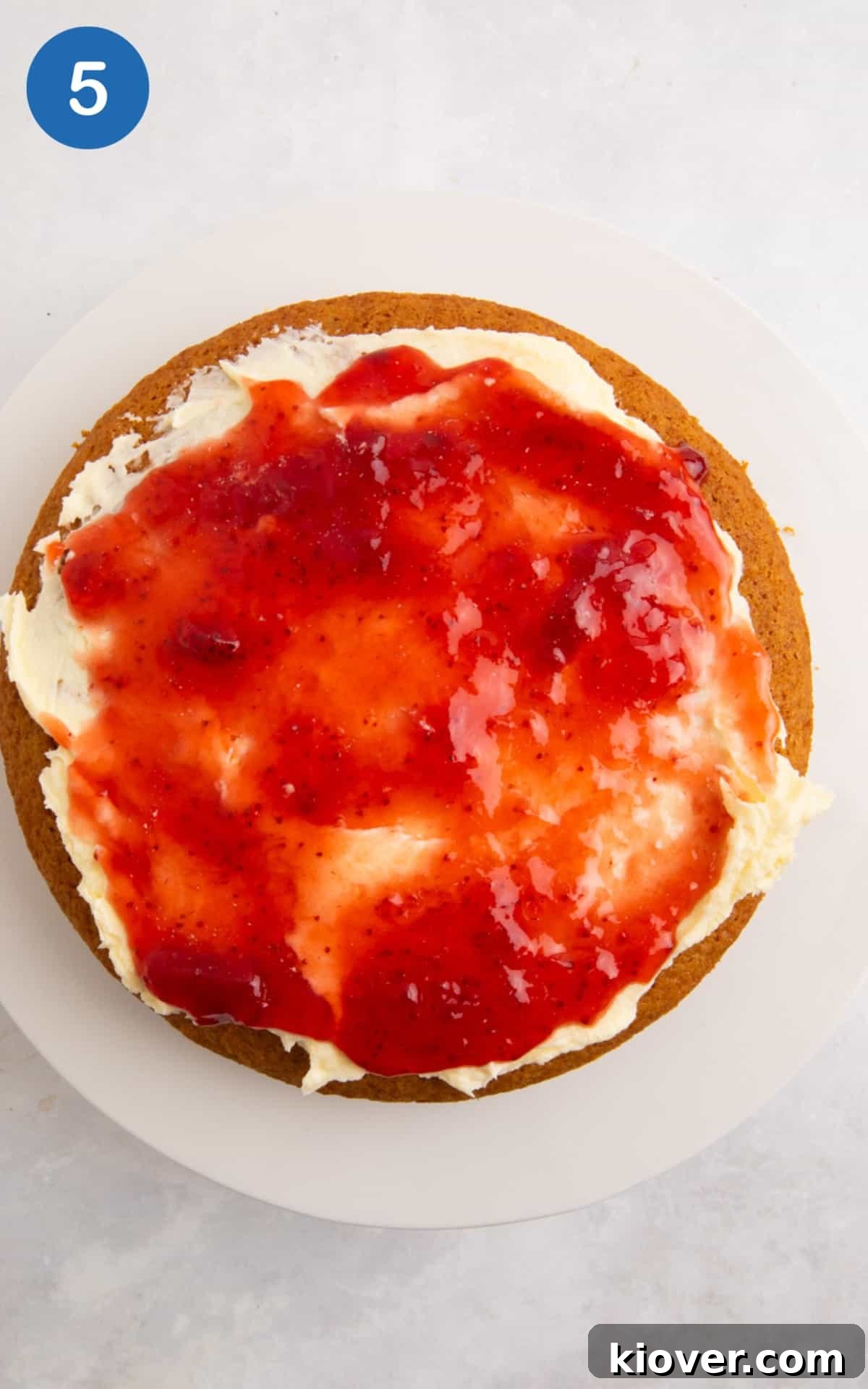 Gluten-Free Victoria Sponge Cake Recipe for Light, Fluffy Layers 8 Gluten Free Victoria Sponge middle layer of icing sugar and strawberry jam