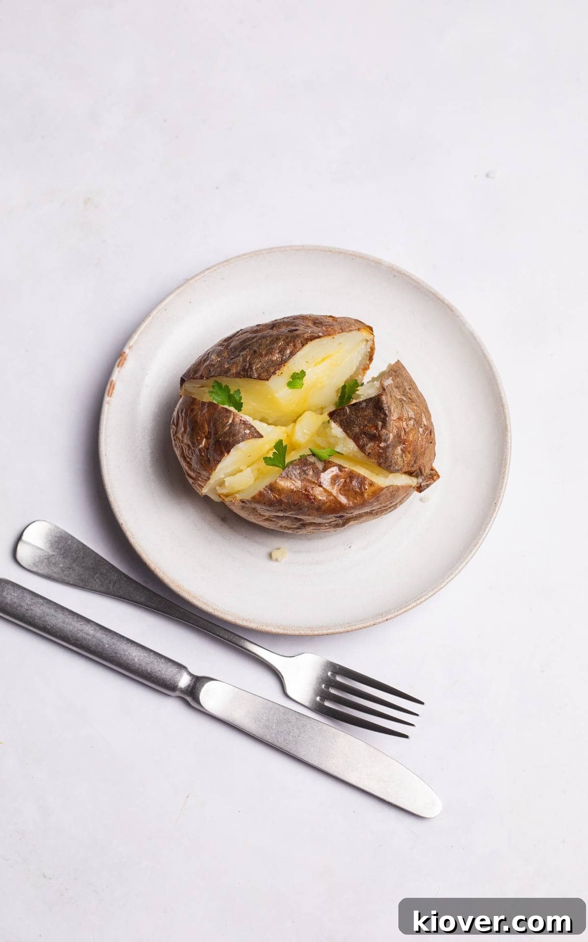 Crispy Air Fryer Jacket Potato Recipe for Perfect Baked Potatoes 6 jacket potato with crispy skin.
