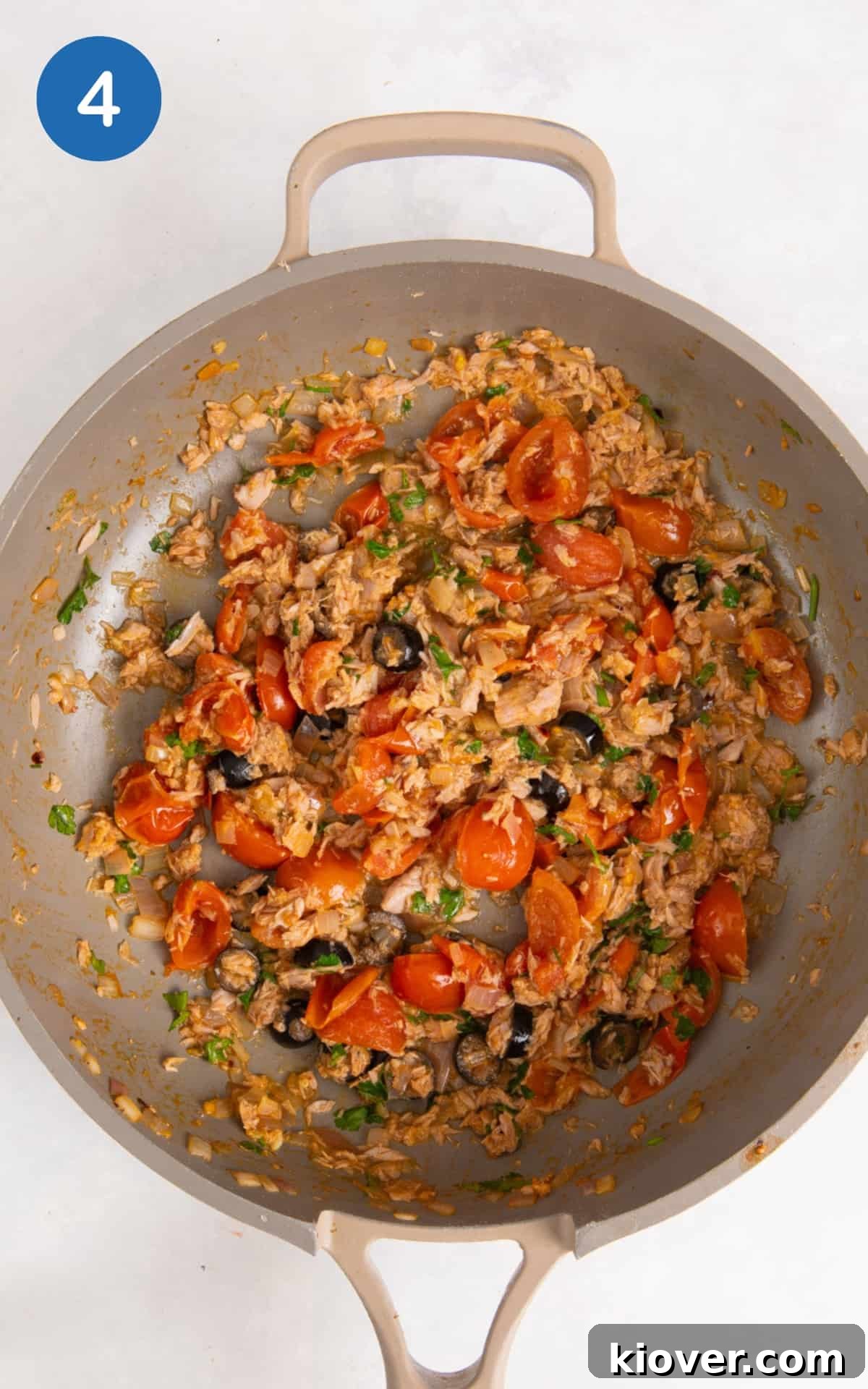frying vegetables with tuna.