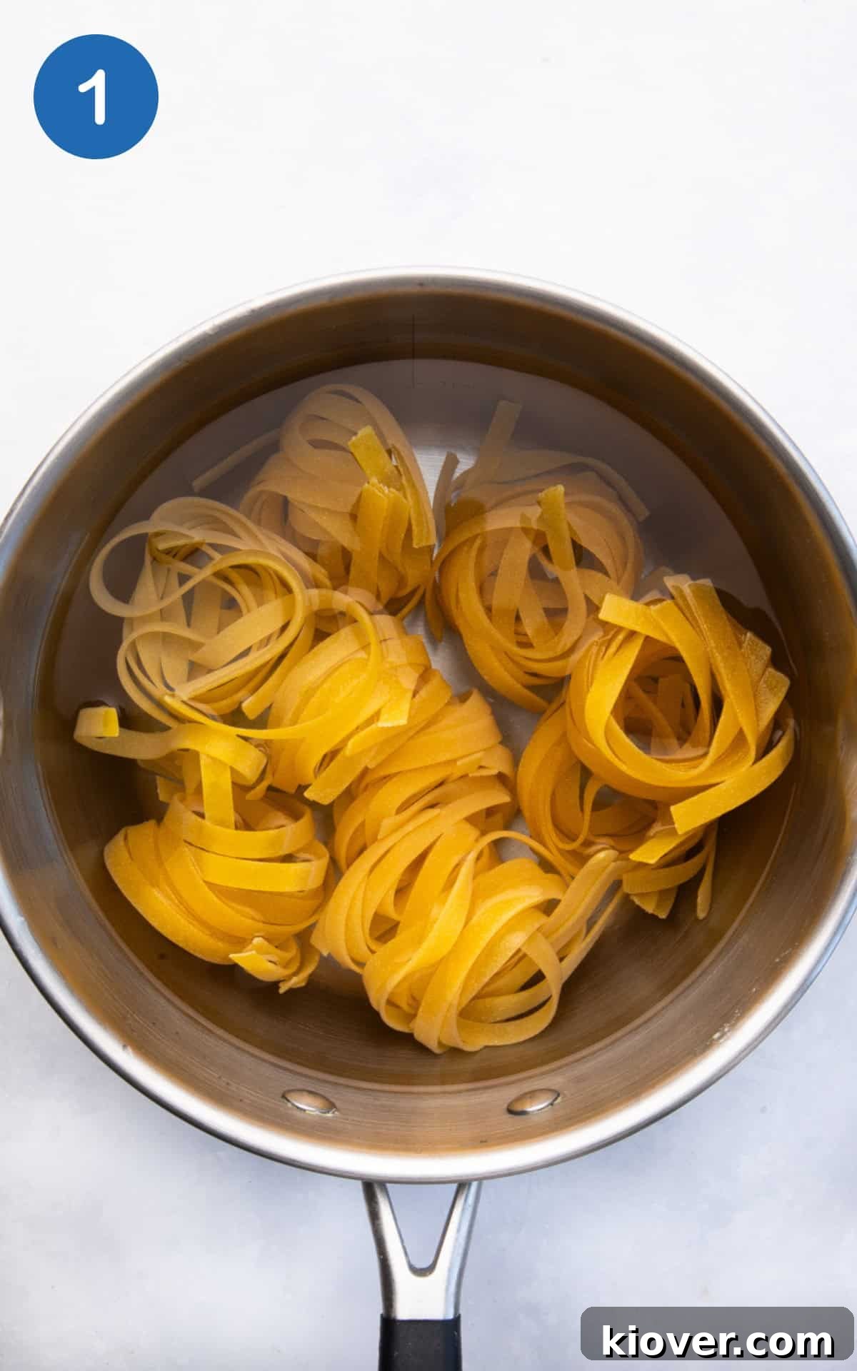 Garlic Prawn Linguine with Lemon and Fresh Parsley 4 boiling the linguine in salted water.