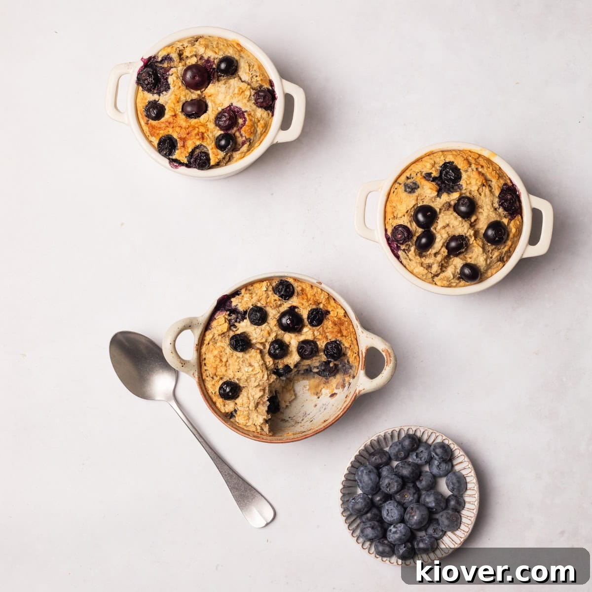 Creamy Baked Oats Recipe for Breakfast and Meal Prep 2 protein baked oats with bluberries.