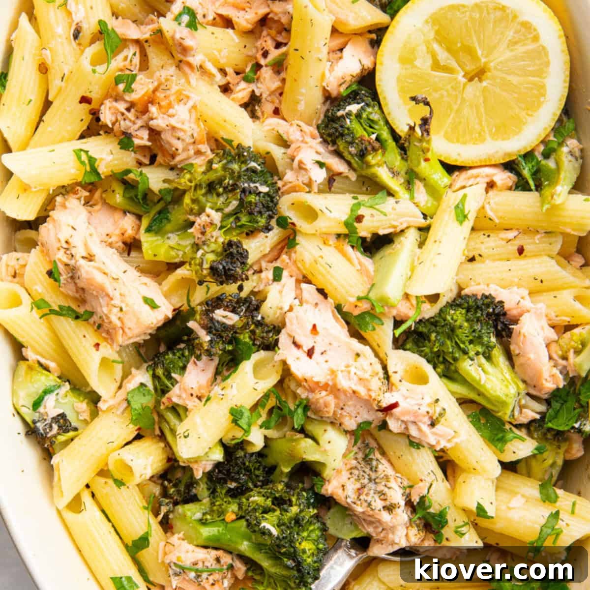 Creamy Salmon & Broccoli Pasta Recipe for Weeknight Dinners 2 creamy salmon and broccoli pasta.