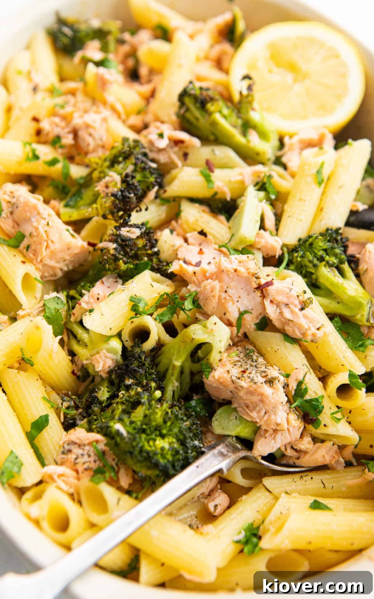 Creamy Salmon & Broccoli Pasta Recipe for Weeknight Dinners 9 broccoli and salmon pasta.