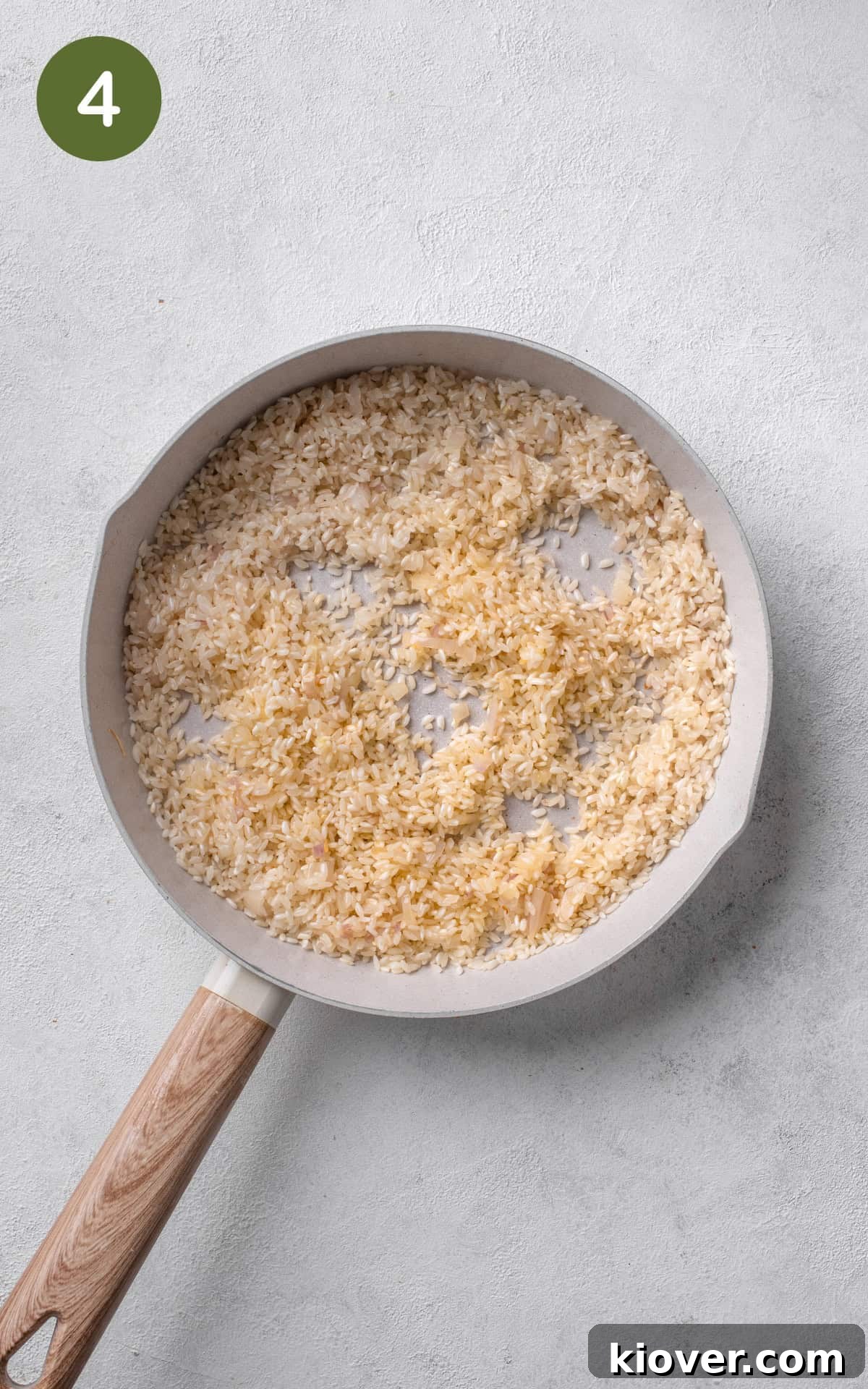 rice mixed with shallot and garlic.