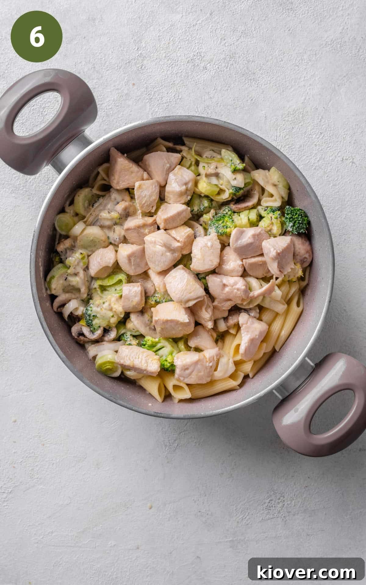 Creamy Chicken Pasta Bake with Melty Cheese and Herbs 9 chicken mixed with vegetables, pasta and cooking cream.