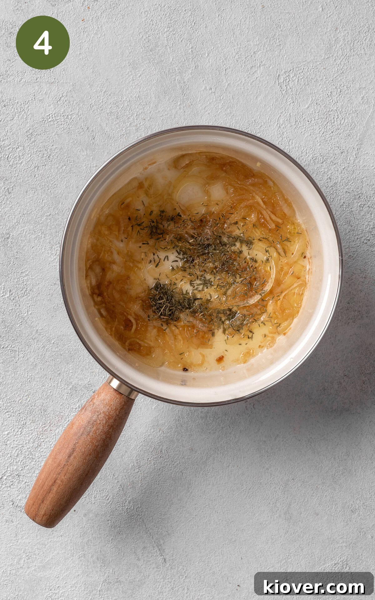 dried thyme mixed with onions.