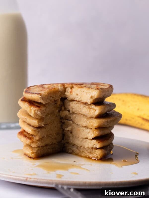 Banana Breakfast Bars with Oats and Nuts receita 10 Banana Oat Pancakes served on a plate.
