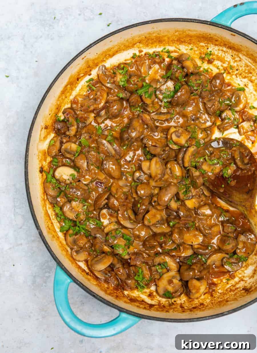 Mushroom Stroganoff Pie - stroganoff